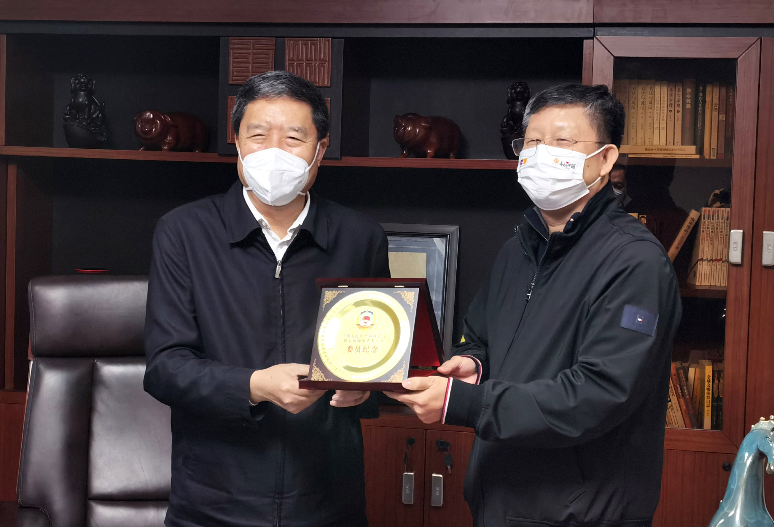 海南省政协主席毛万春看望慰问陈益智委员